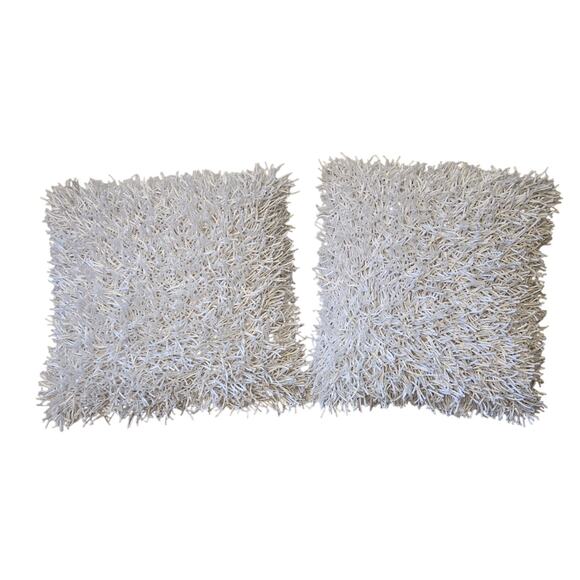 Set of 2 Shag like white pillows 19x19 - Picture 1 of 5